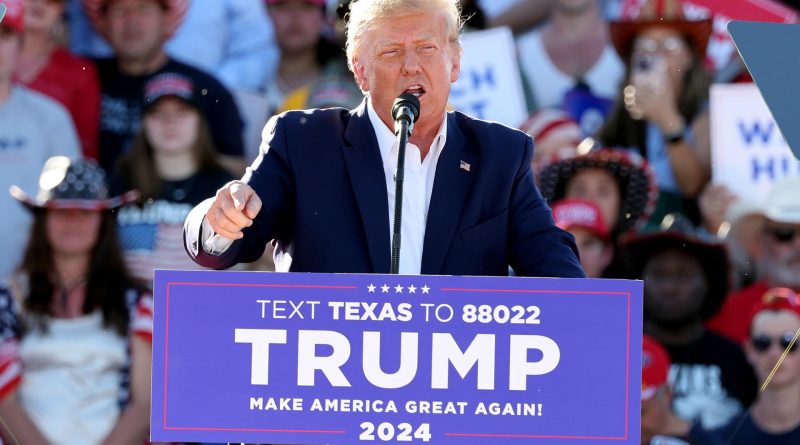 Trump alcanzado por un disparo durante un evento de campaña