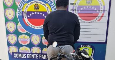 PoliLagunillas detuvo a joven por realizar maniobras en moto PoliLagunillas detuvo a joven por realizar maniobras en moto