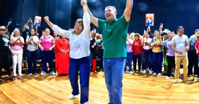 El vigor y liderazgo de la mujer zuliana declara su respaldo a Luis Caldera El vigor y liderazgo de la mujer zuliana declara su respaldo a Luis Caldera