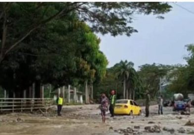 Paso a riesgo controlado por la panamericana en el sector quebrada blanca Paso a riesgo controlado por la panamericana en el sector quebrada blanca
