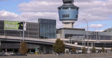 Un avión de Air Canada y un camión de bomberos chocan en el aeropuerto LaGuardia en Nueva York Un avión de Air Canada y un camión de bomberos chocan en el aeropuerto LaGuardia en Nueva York