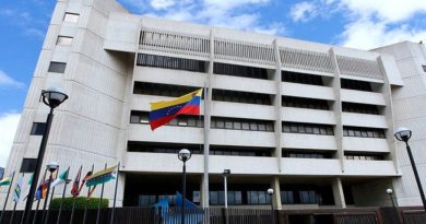 Constitucionalistas cuestionan decisión del TSJ sobre falta de Maduro Constitucionalistas cuestionan decisión del TSJ sobre falta de Maduro