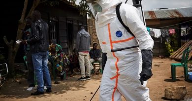 Uganda confirma tres nuevos casos de ébola y pide calma a la población Uganda confirma tres nuevos casos de ébola y pide calma a la población
