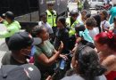 Tensión y protestas en La Guaira entre los desalojados por los terremotos