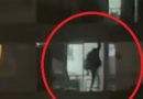 Carabineros investigan un femicidio frustrado que terminó con un departamento incendiado en Santiago Centro, Chile. Carabineros investigan un femicidio frustrado que terminó con un departamento incendiado en Santiago Centro, Chile.