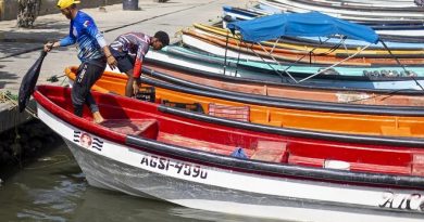 Pescadores y comerciantes, en la lucha por su sustento diario tras los terremotos en Venezuela