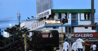 Un muerto y heridos en atentado con coche bomba en Colombia Un muerto y heridos en atentado con coche bomba en Colombia