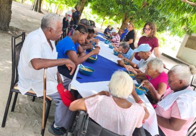 Con atención integral y recreación celebraron a los abuelos en Sucre